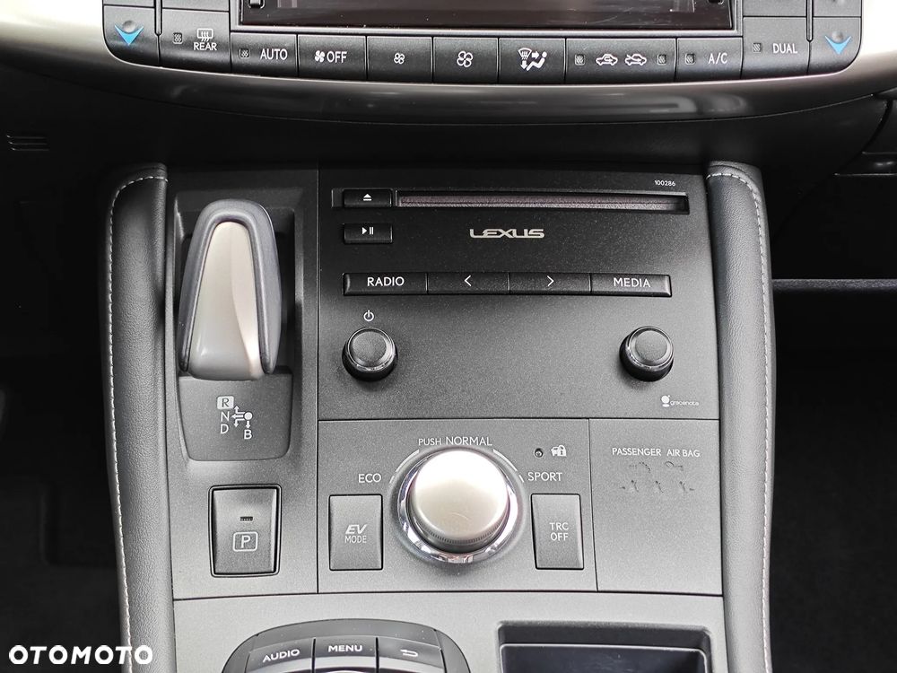 Lexus CT 200h Elegance - 17