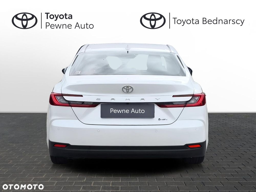 Toyota Camry - 4