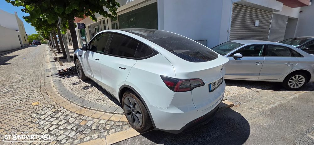 Tesla Model Y Long-Range RWD - 2