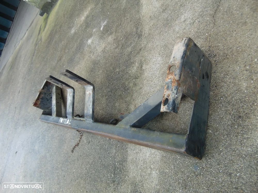 Nissan Patrol 260 estrutura gancho reboque - 2