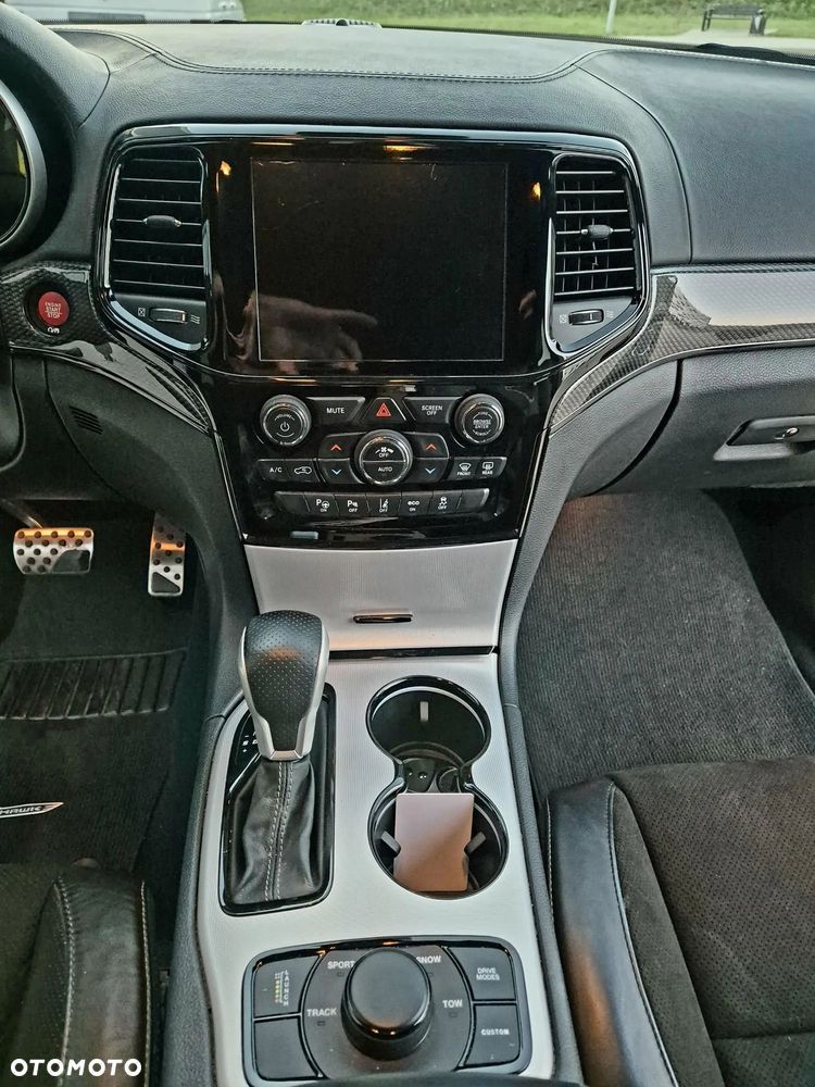 Jeep Grand Cherokee - 15
