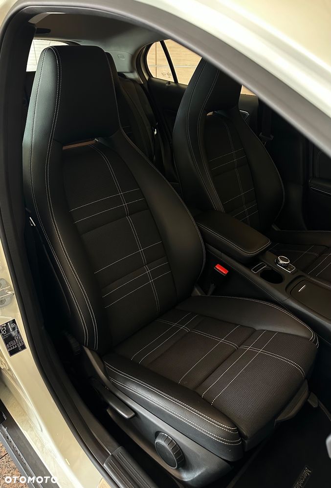 Mercedes-Benz GLA - 8