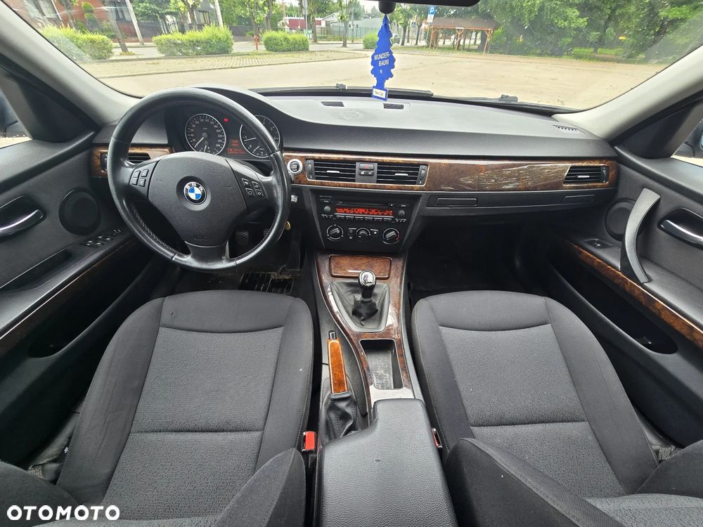 BMW Seria 3 318i - 13