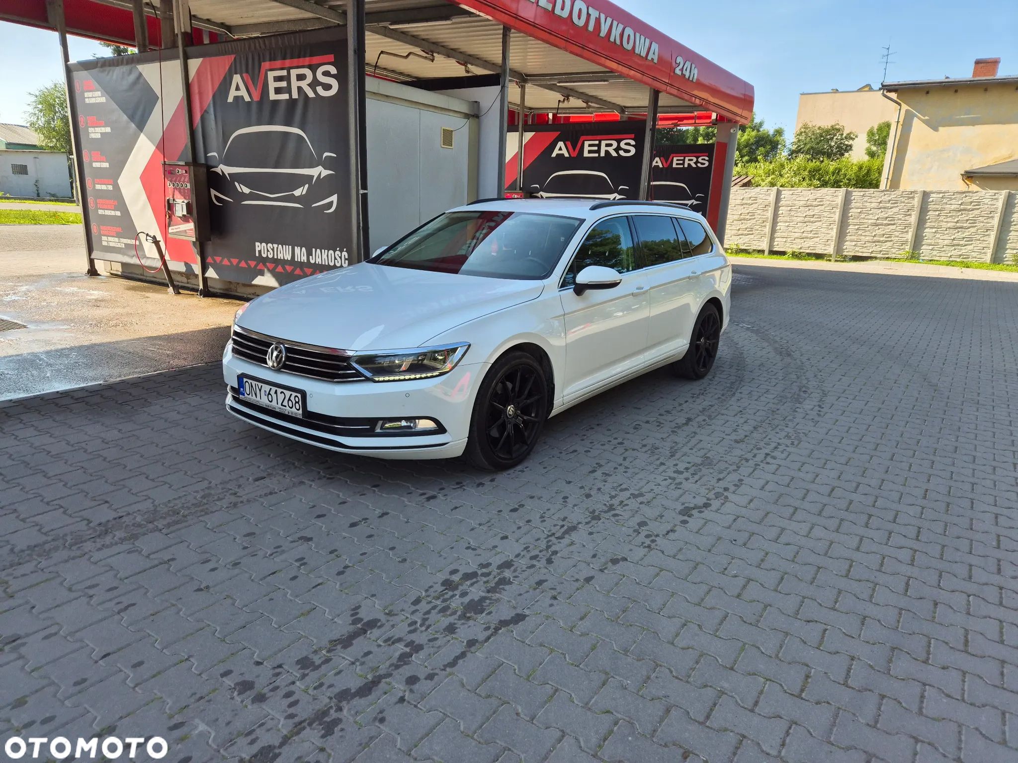 Volkswagen Passat - 1