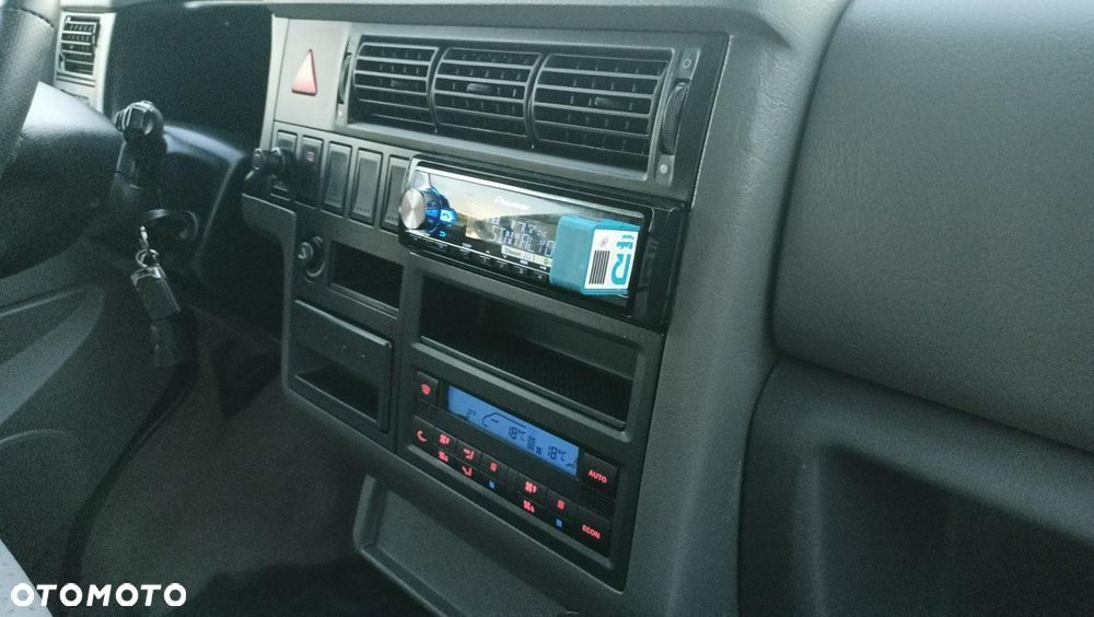 Volkswagen Multivan - 33