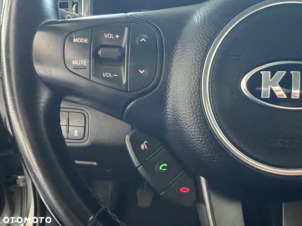 Kia Carens - 19