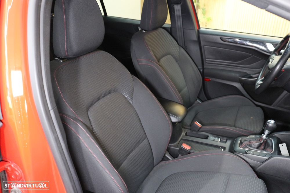 Ford Focus 1.0 EcoBoost S&S ST-LINE - 40