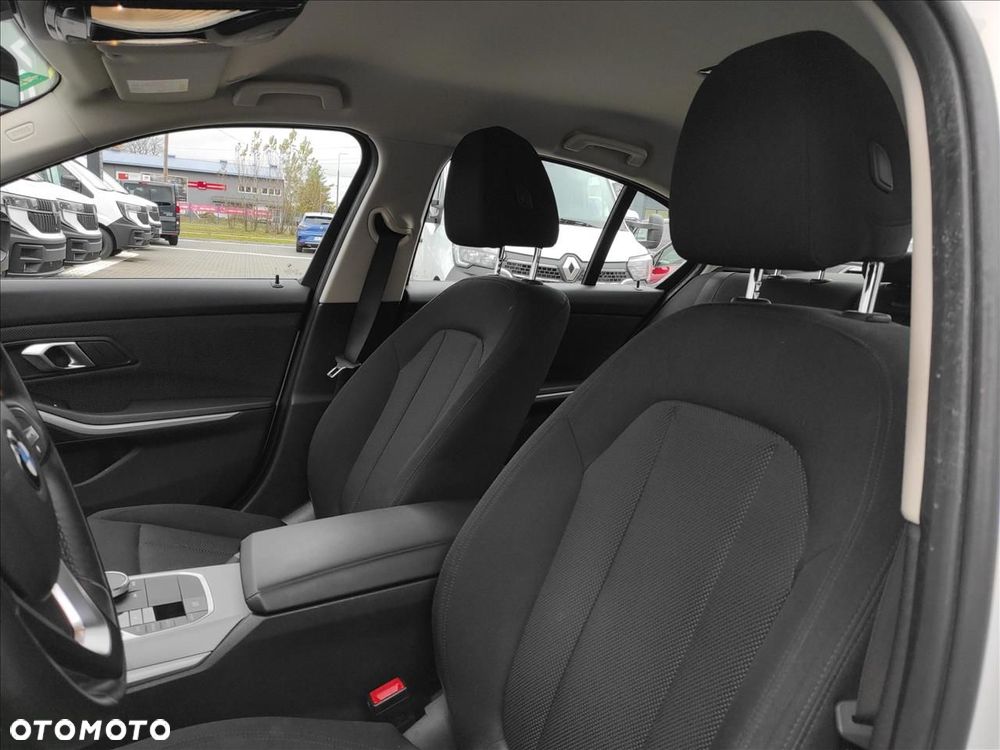 BMW Seria 3 318i - 11