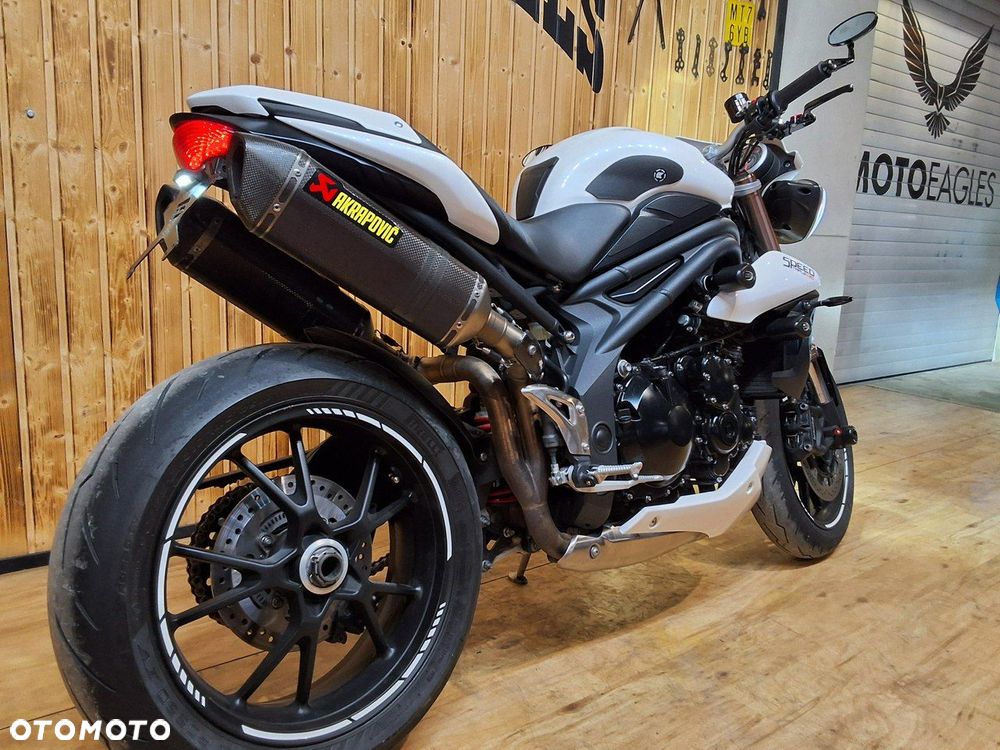 Triumph Street Triple - 4