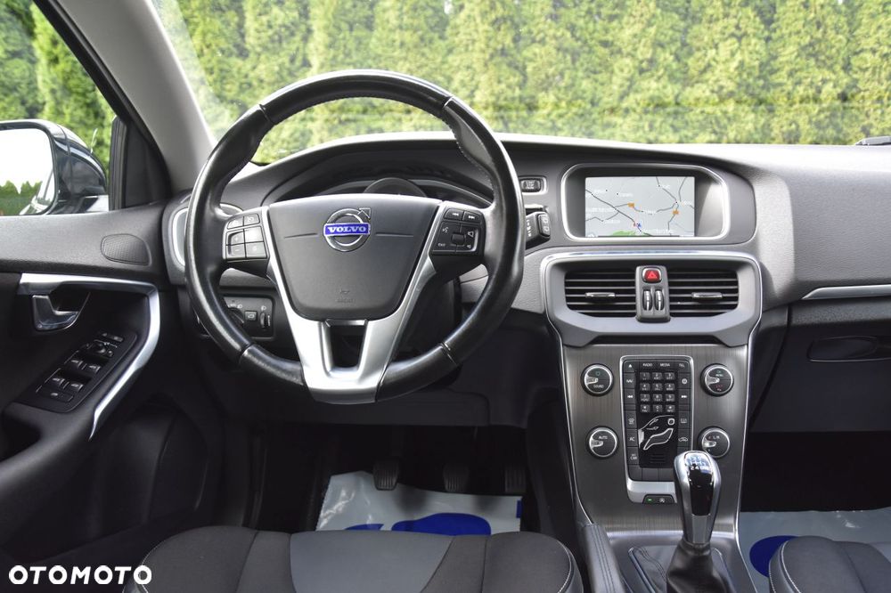 Volvo V40 D4 Drive-E Momentum - 10
