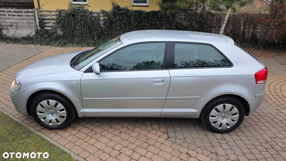 Audi A3 3-drzwiowe 1.6 Attraction - 21