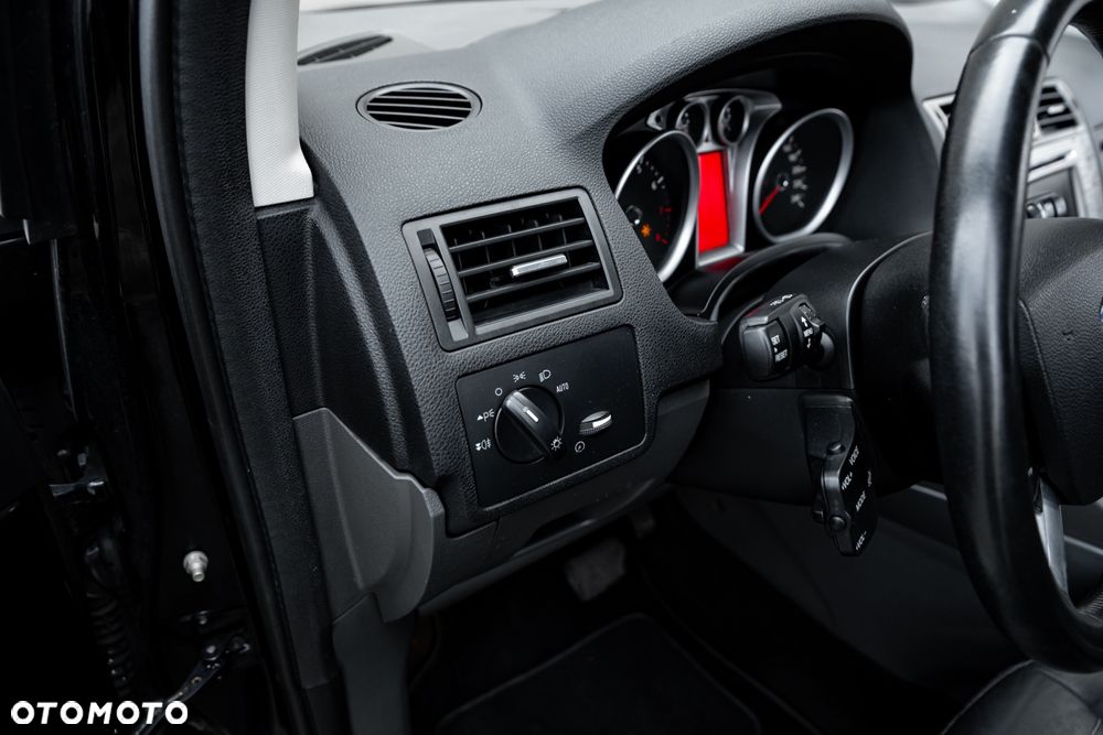 Ford Kuga 2.5 4x4 Titanium - 26