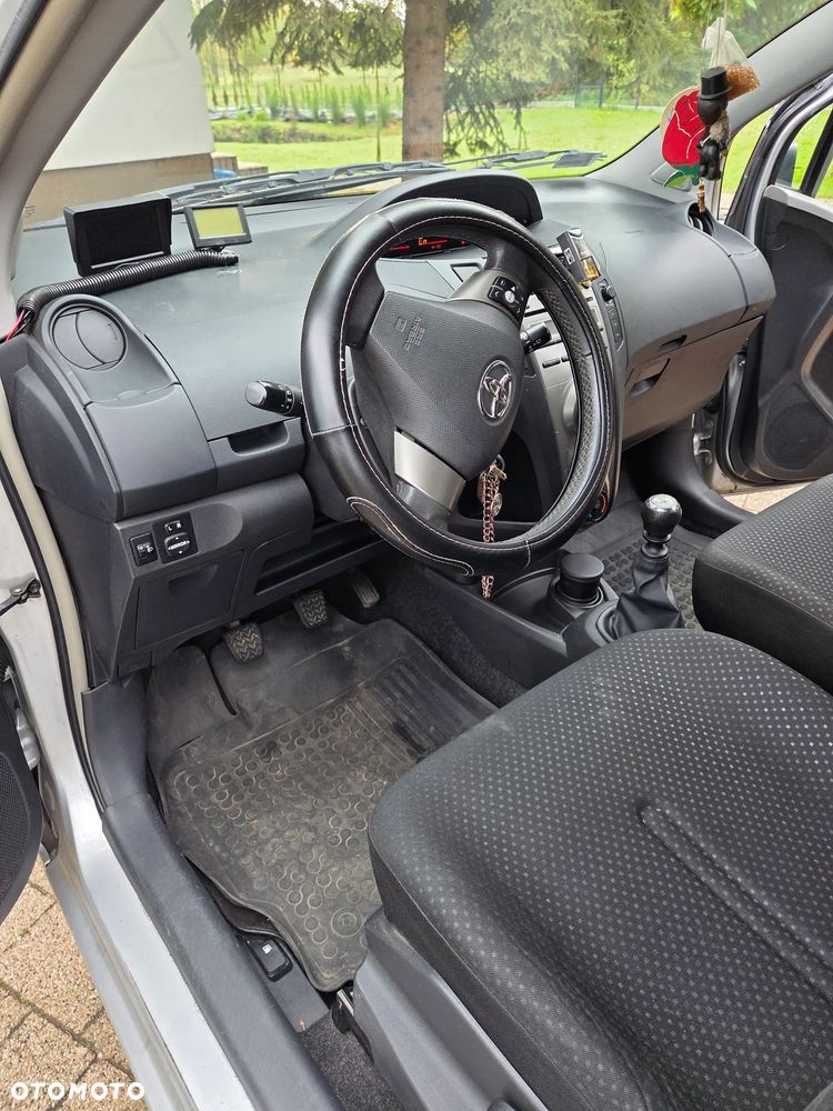 Toyota Yaris - 8
