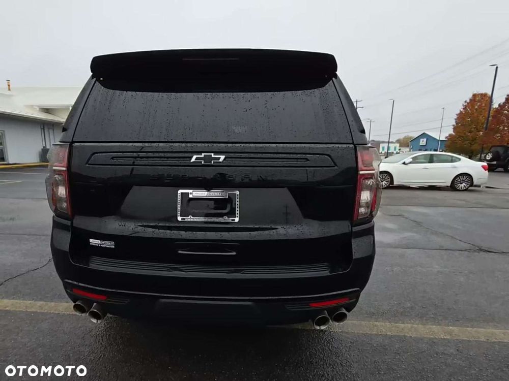 Chevrolet Suburban - 12