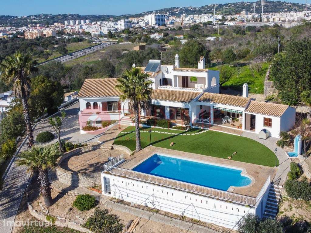 Moradia T3 com Vista Panorâmica em Loulé: Oportunidade de Investimento - Grande imagem: 3/35
