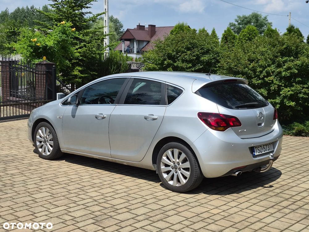 Opel Astra 2.0 CDTI DPF Automatik Cosmo - 3