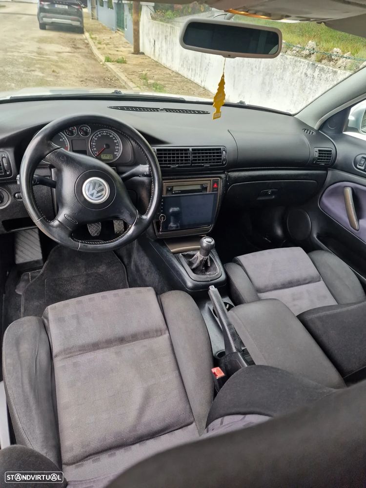 VW Passat 1.9 TDi Confortline Plus 6V - 4