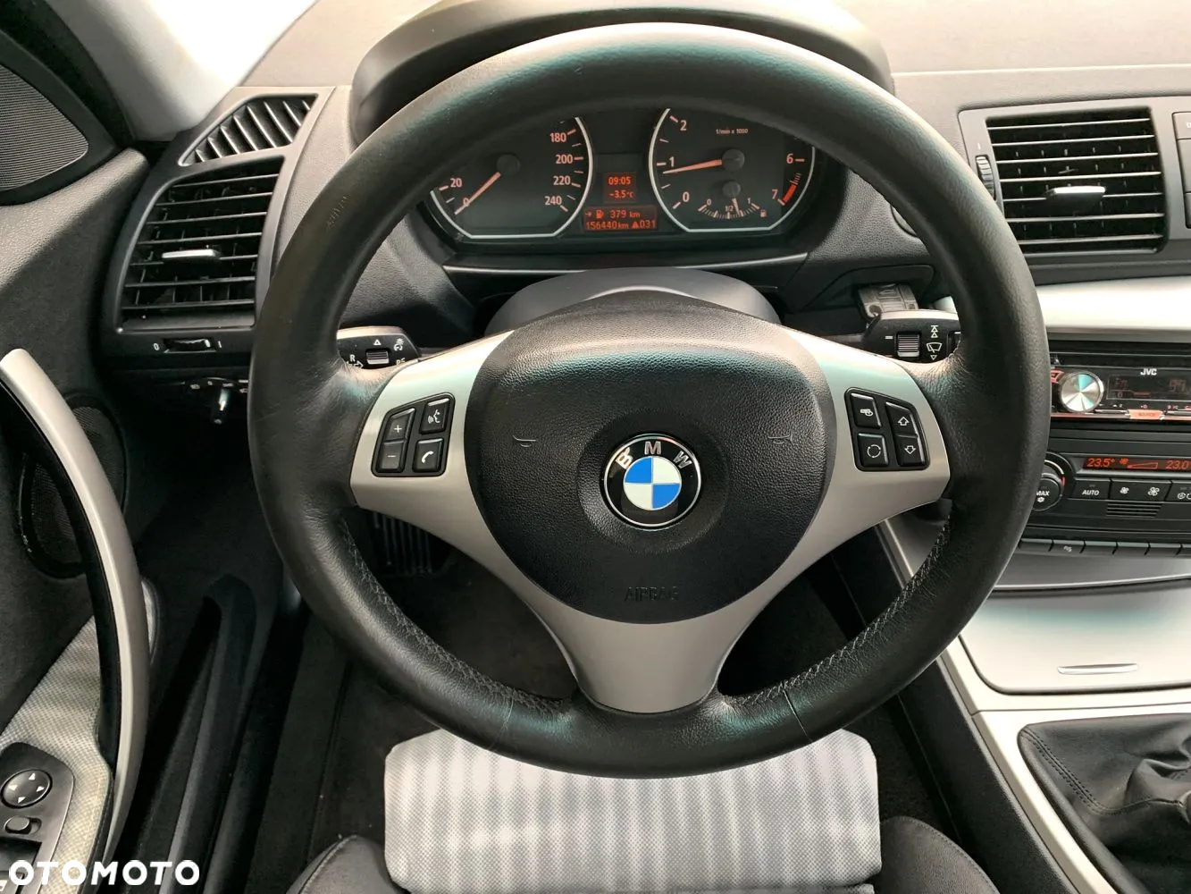 BMW Seria 1 116i - 24