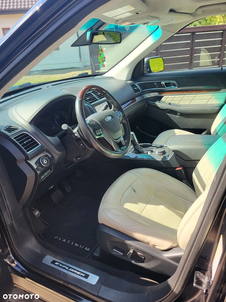 Ford Explorer - 12