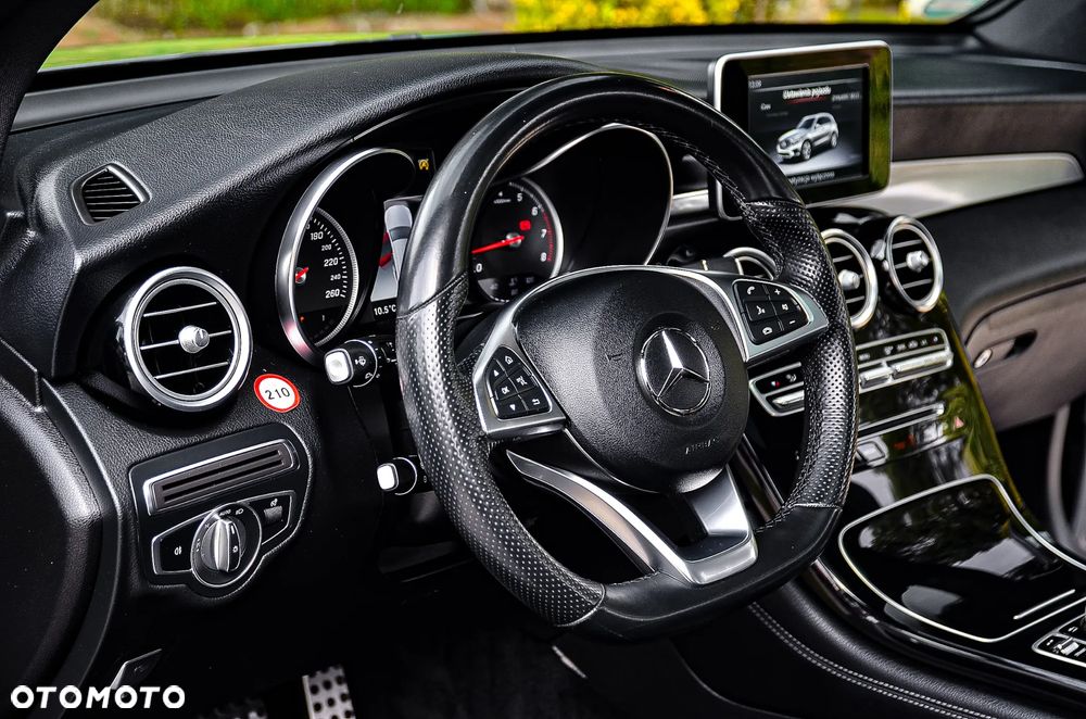 Mercedes-Benz GLC 250 4Matic 9G-TRONIC AMG Line - 27