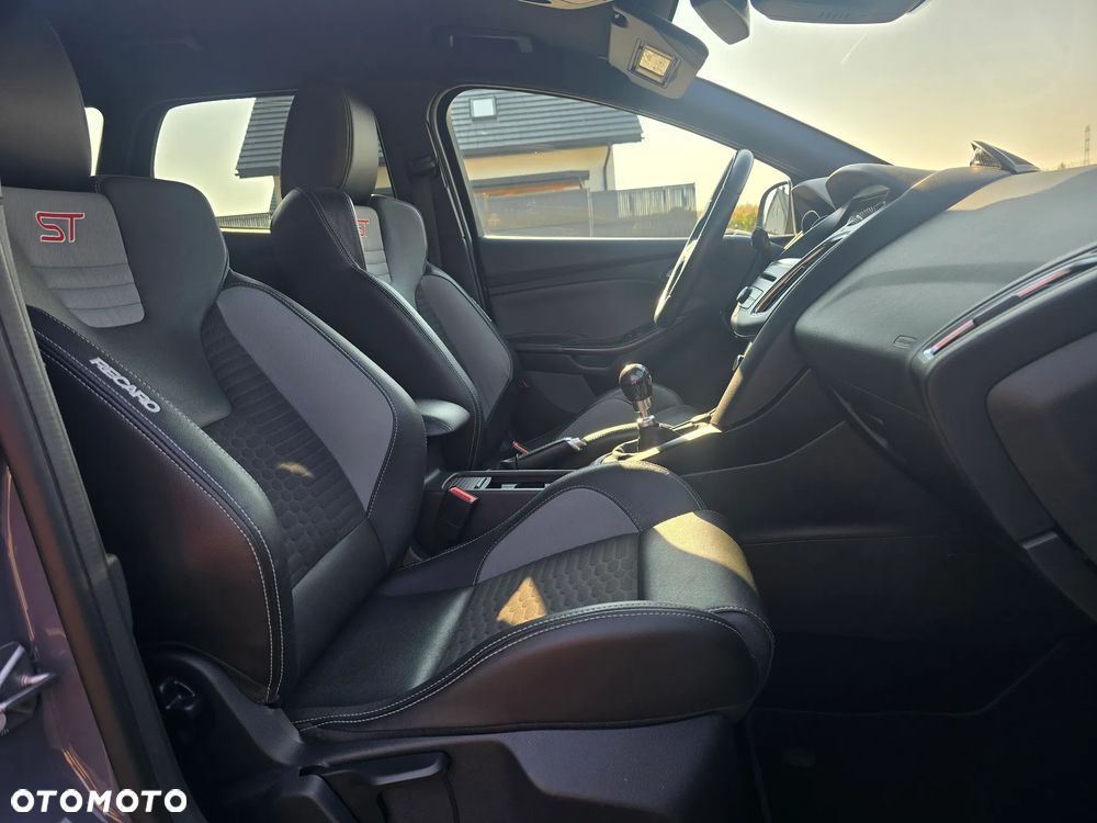 Ford Focus - 25