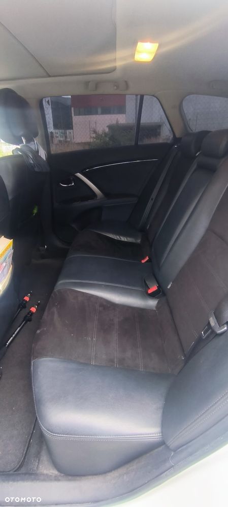 Toyota Avensis 2.0 Business Edition - 4