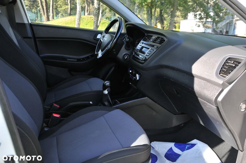 Hyundai i20 1.2 Trend - 13