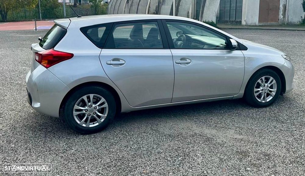 Toyota Auris 1.4 D-4D Comfort+J16+Navi - 4