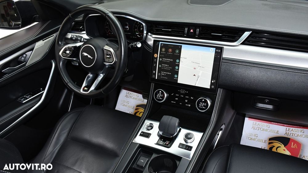 Jaguar F-Pace P400e AWD R-Dynamic HSE - 11