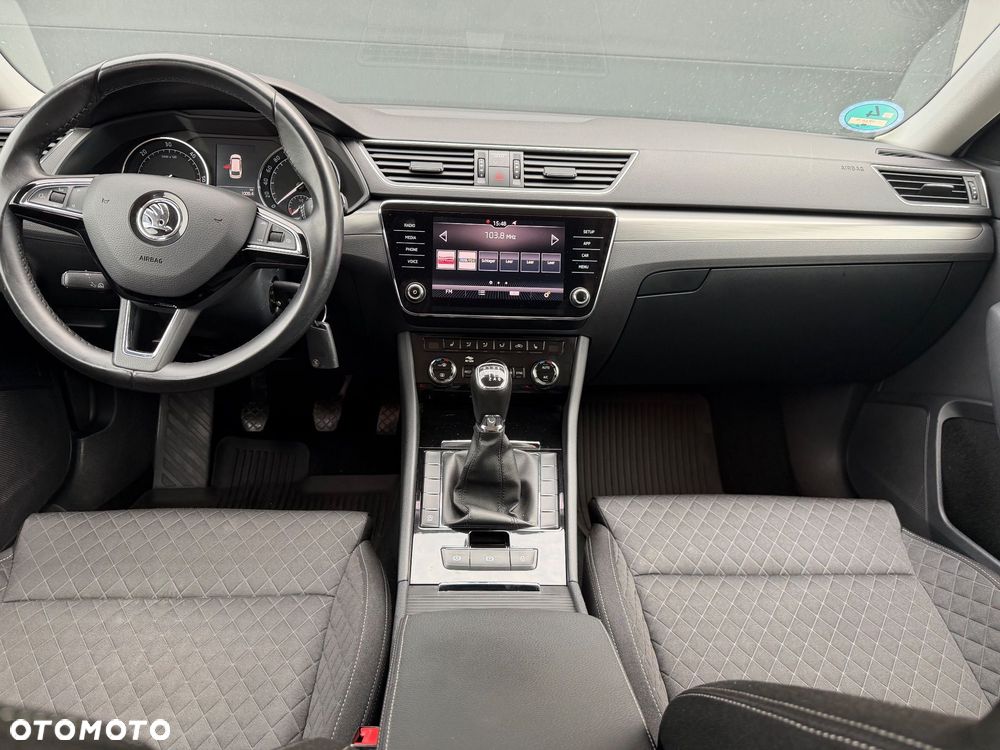 Skoda Superb 2.0 TDI Premium Edition - 21