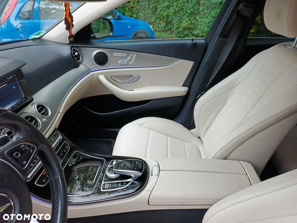 Mercedes-Benz Klasa E 220 d 9G-TRONIC - 28