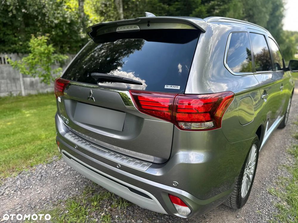 Mitsubishi Outlander Instyle NAVI + - 14