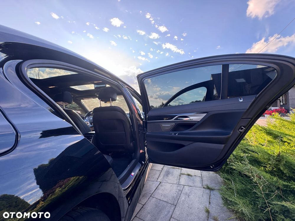 BMW Seria 7 740i - 25