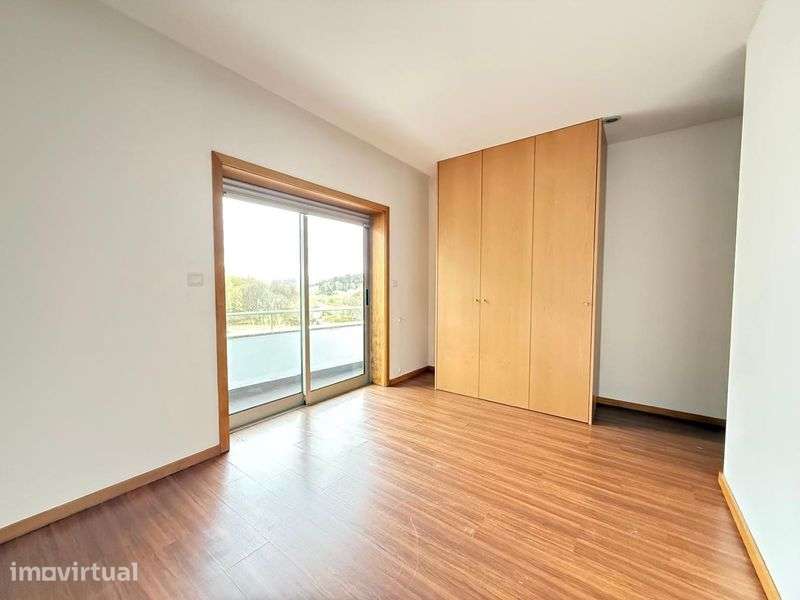 T3 Duplex impecável no centro Paredes - Grande imagem: 5/10