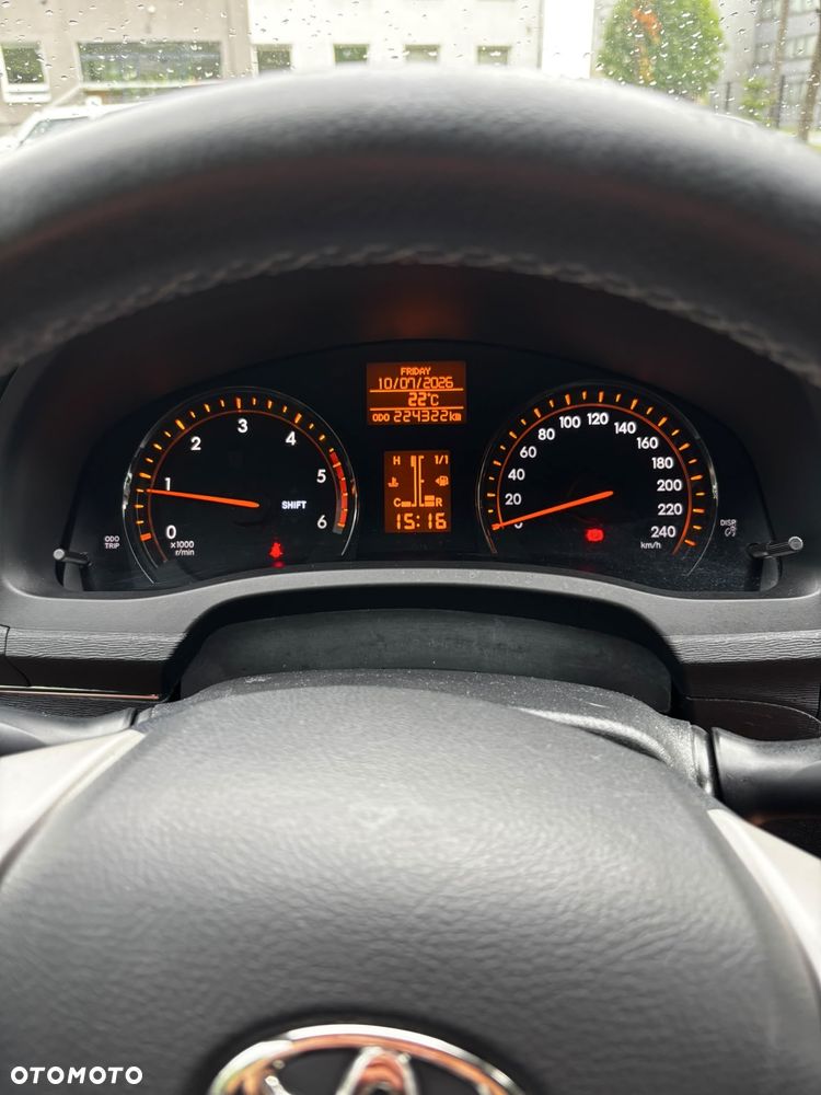 Toyota Avensis - 8