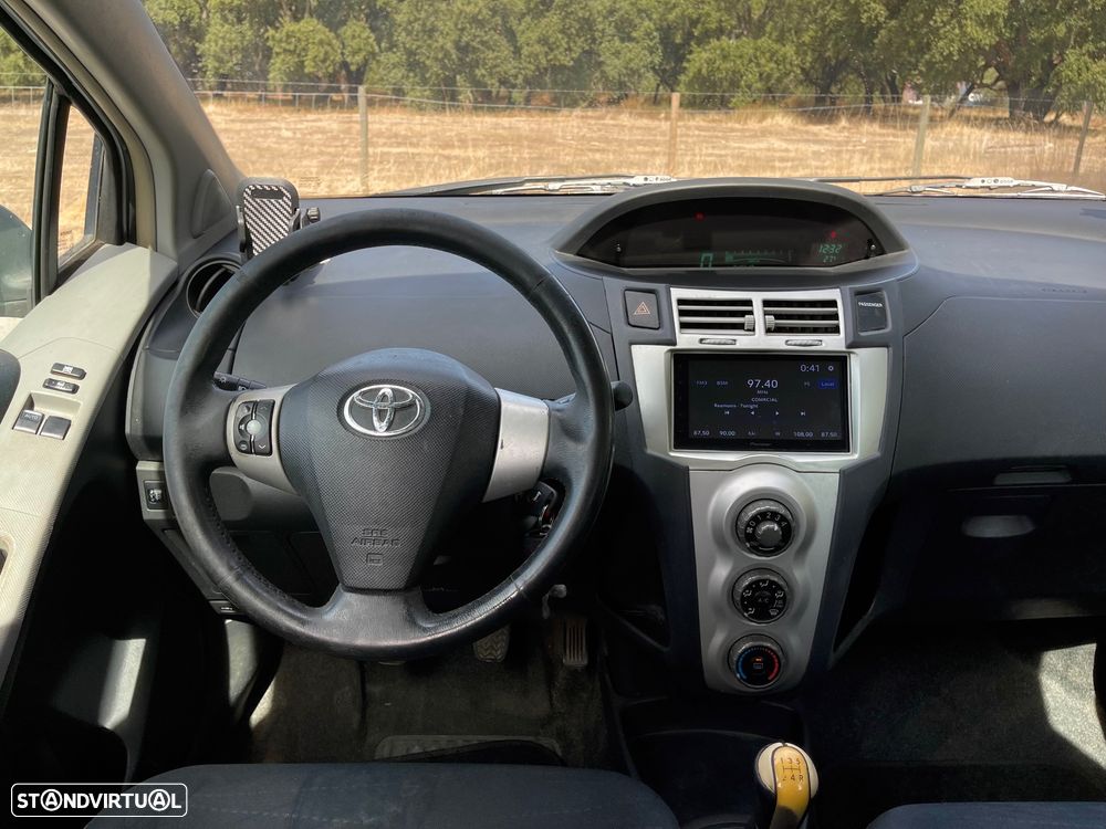 Toyota Yaris 1.0 VVT-i AC - 15