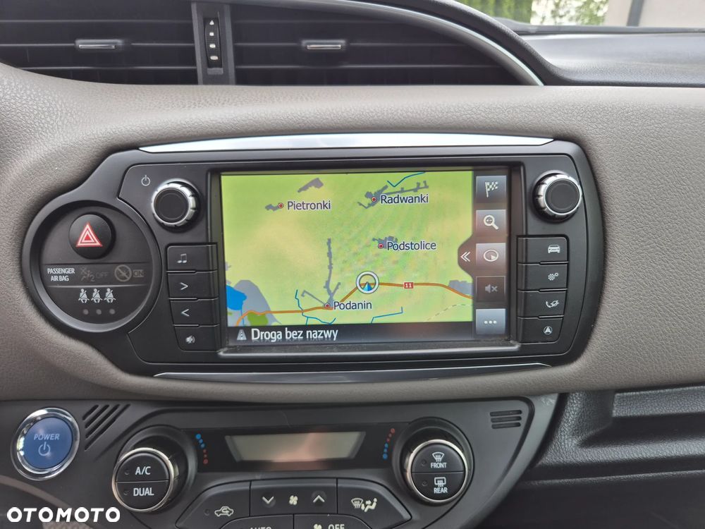 Toyota Yaris Hybrid 100 Business Edition - 23