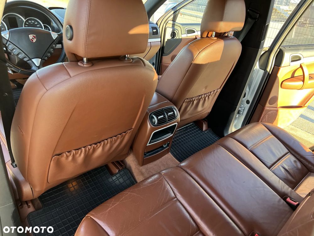 Porsche Cayenne - 22
