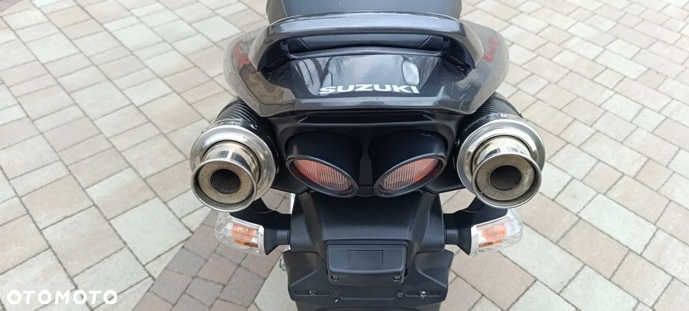 Suzuki GSR - 29