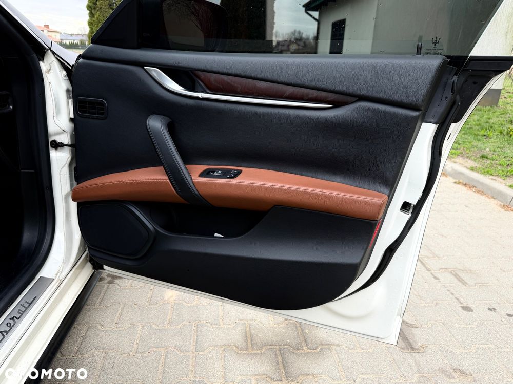 Maserati Ghibli S - 16