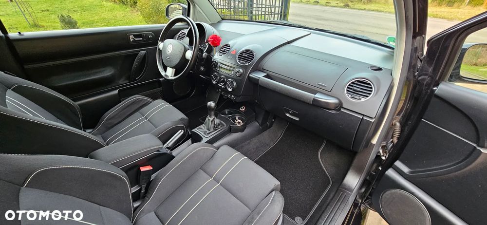 Volkswagen New Beetle - 8