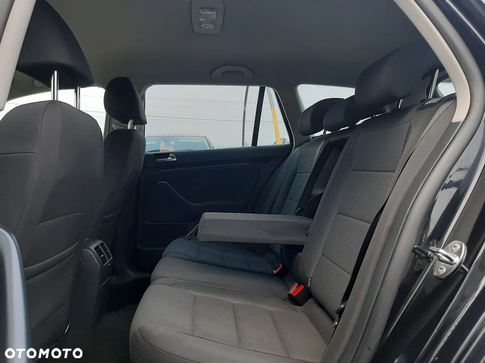 Volkswagen Golf 1.6 TDI DPF Highline - 28