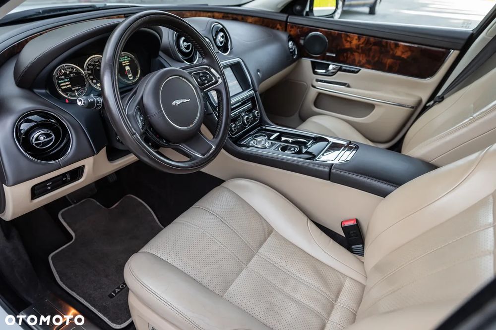 Jaguar XJ 3.0 V6 Kompressor AWD R-Sport - 16