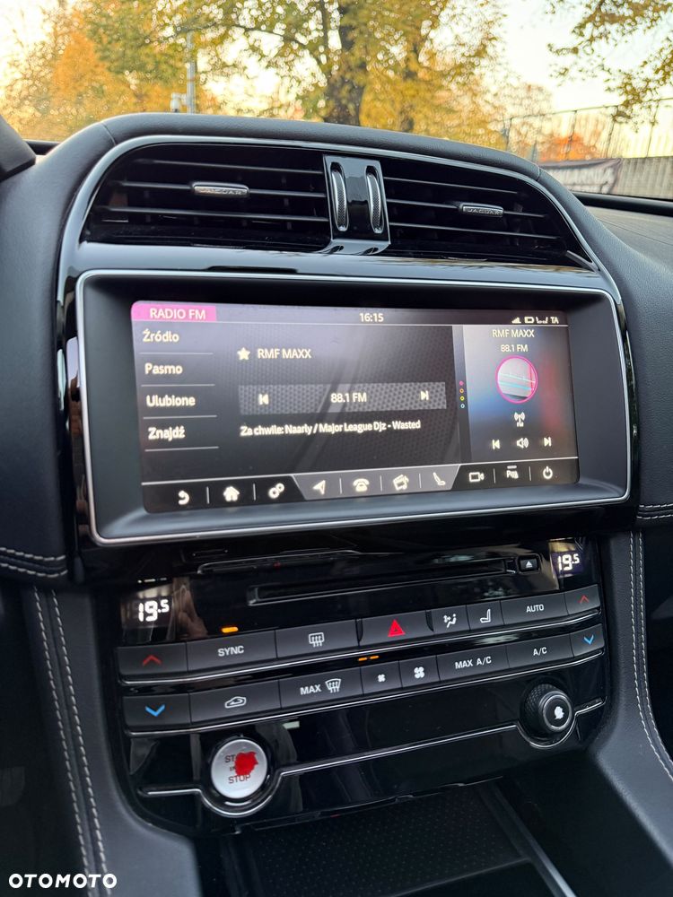 Jaguar F-Pace - 17