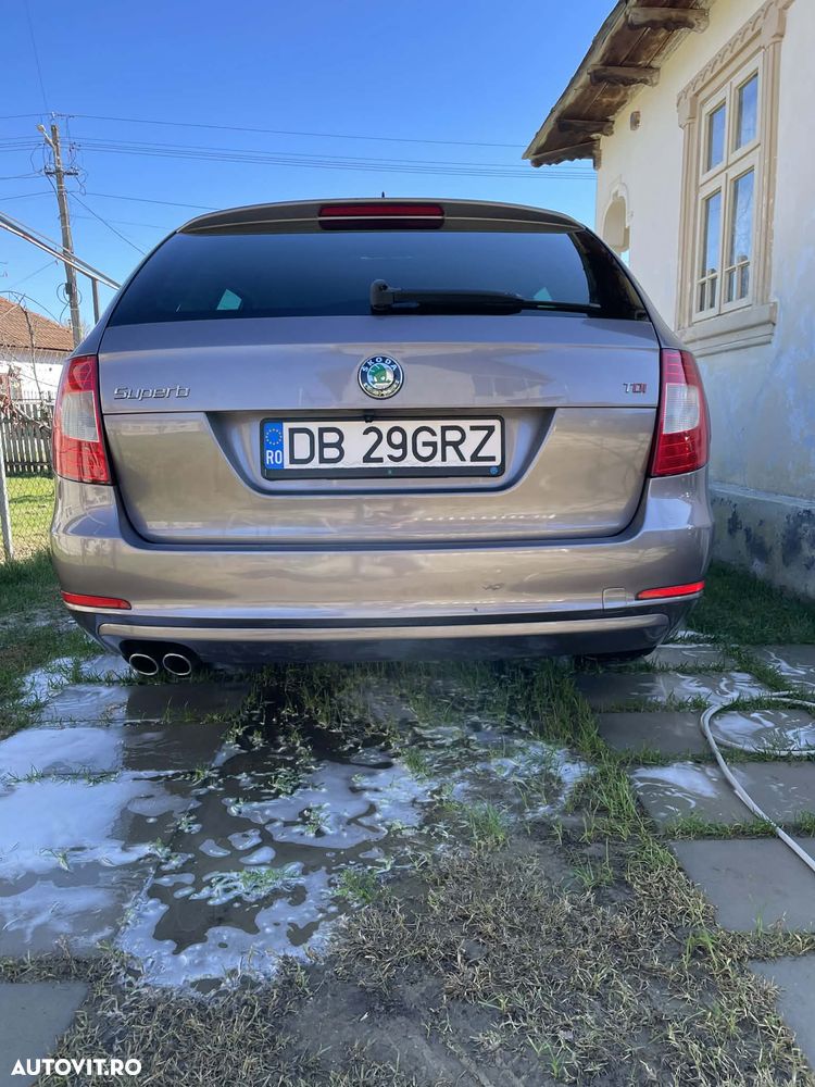 Skoda Superb 2.0 TDI Elegance - 8