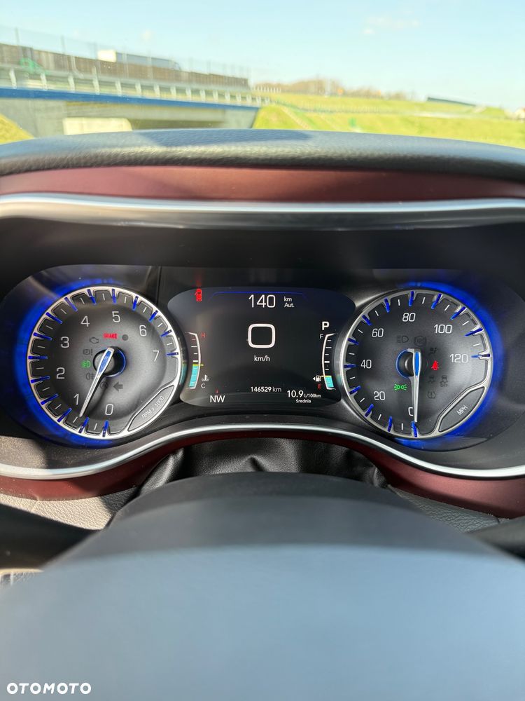 Chrysler Pacifica - 6