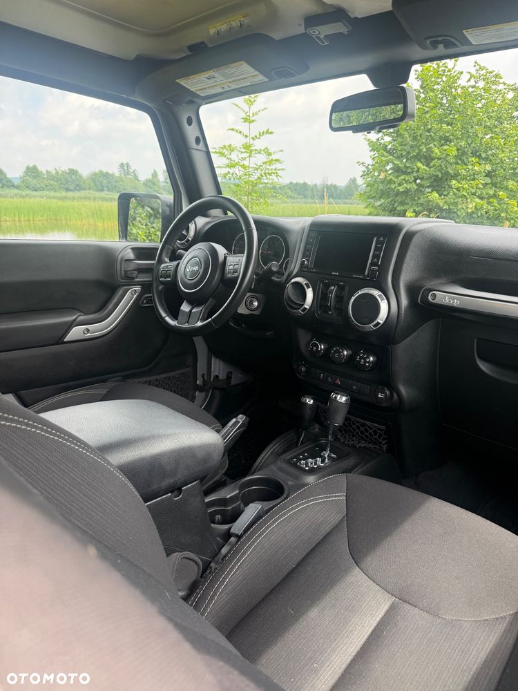 Jeep Wrangler 3.6 Unlim Sahara - 29