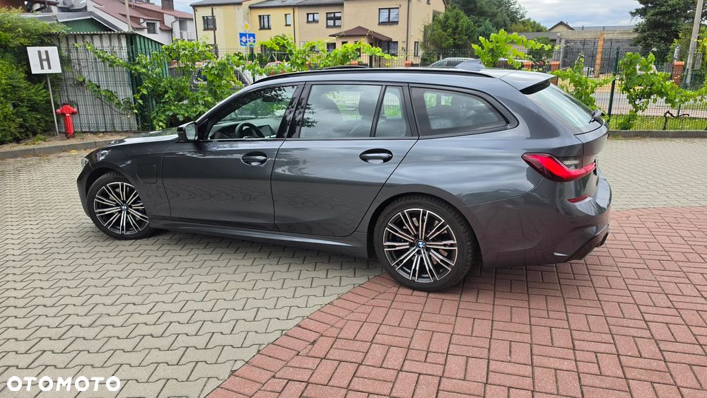 BMW Seria 3 330e M Sport - 27