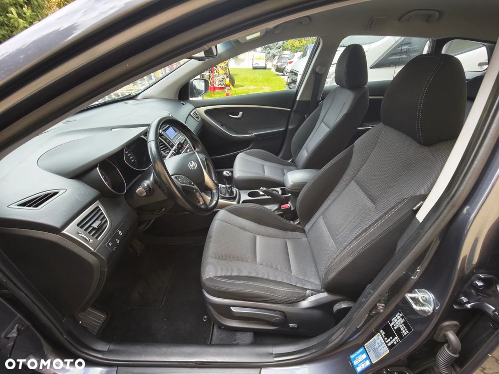 Hyundai i30 blue Kombi 1.6 GDi YES Gold - 17