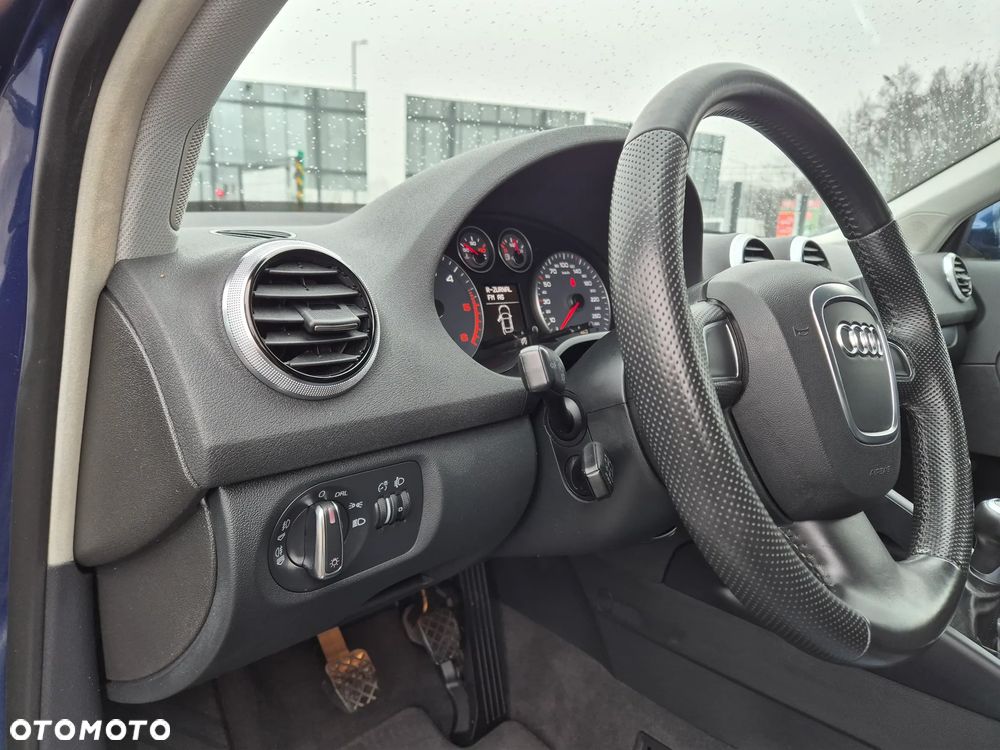 Audi A3 Sportback 1.6 TDI DPF Ambiente - 14